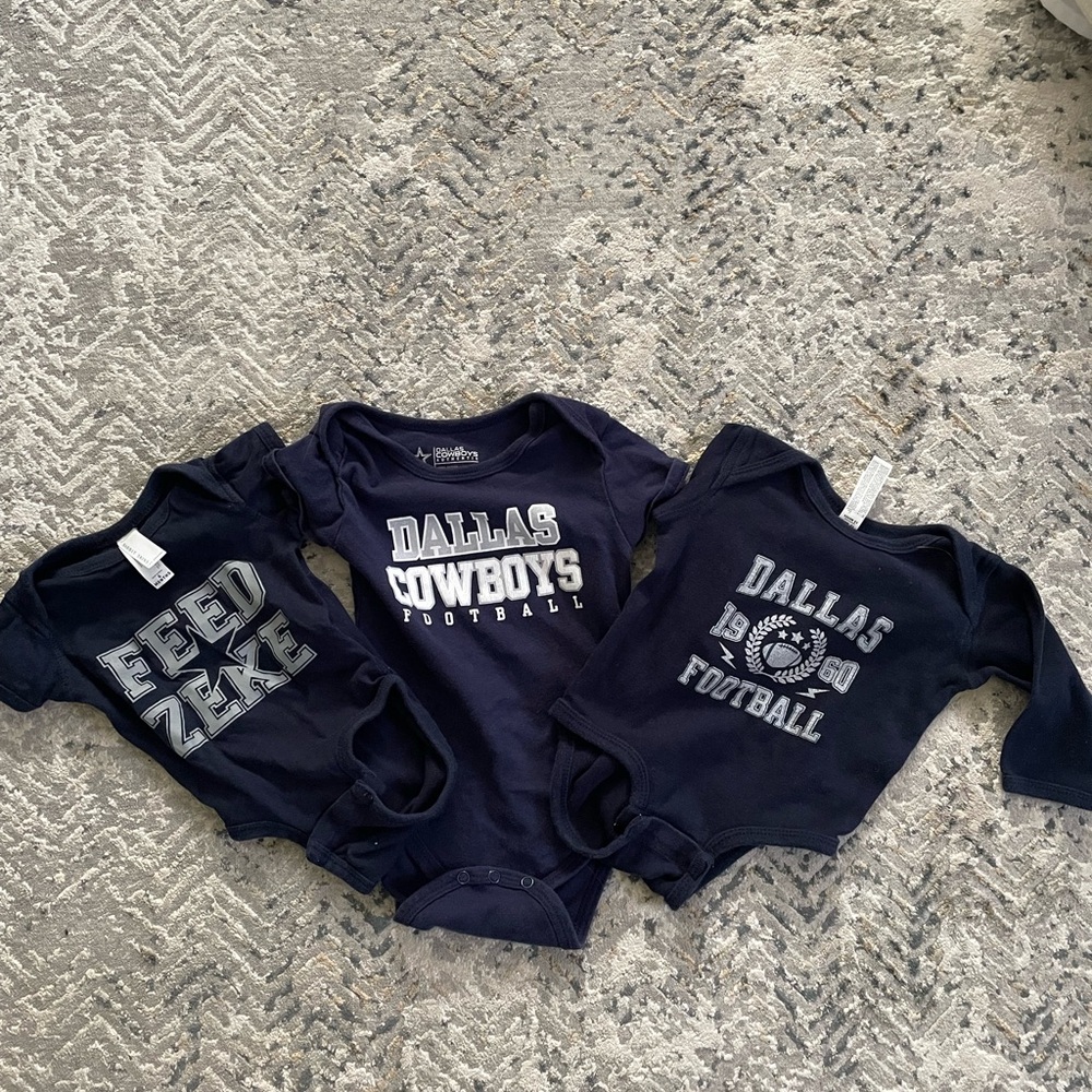 Dallas Cowboys Baby Onesies Set